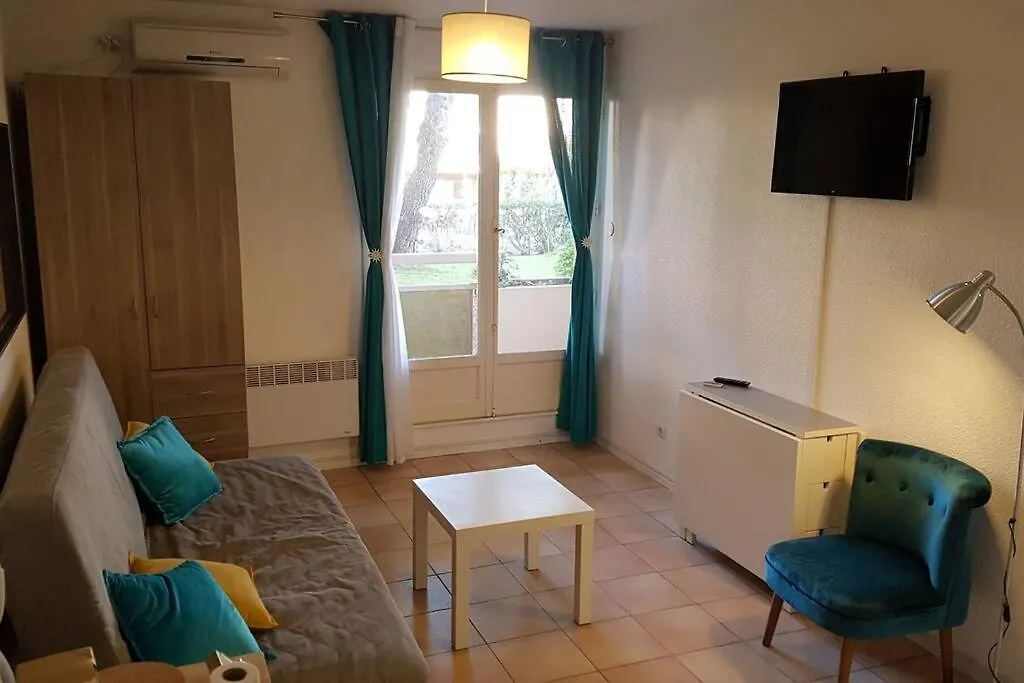 Kontakte von Studio Rez-Jardin Proche Plage Wifi, Clim, Garage